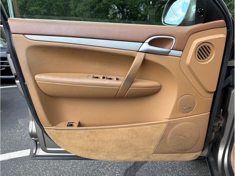 Porsche Cayenne  2005