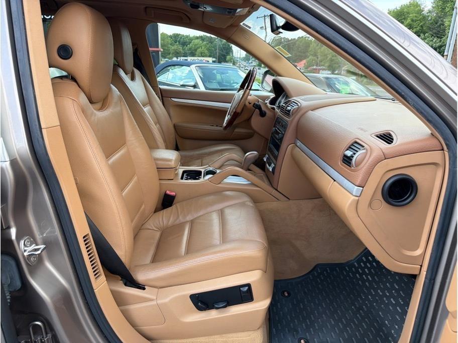 Porsche Cayenne  2005