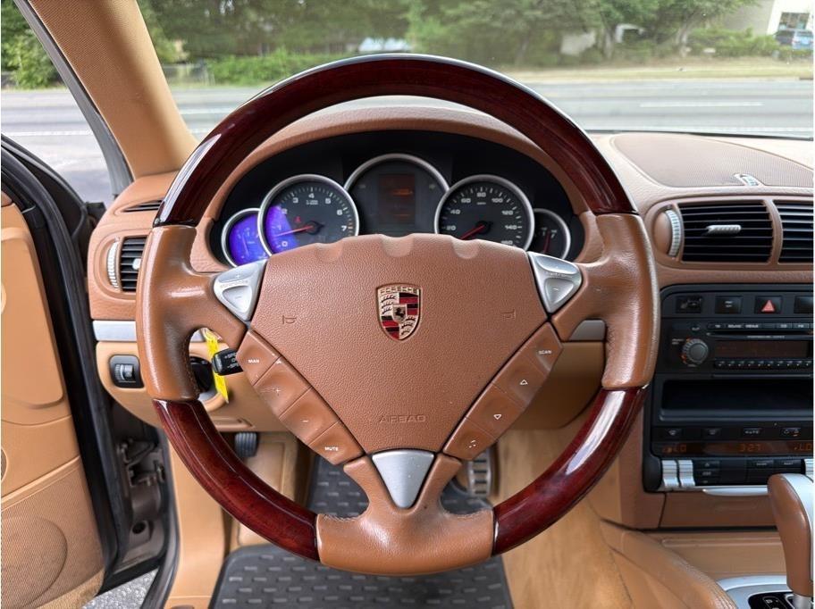 Porsche Cayenne  2005