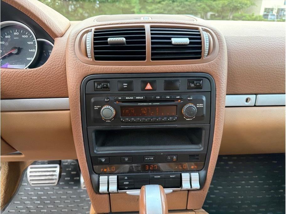 Porsche Cayenne  2005