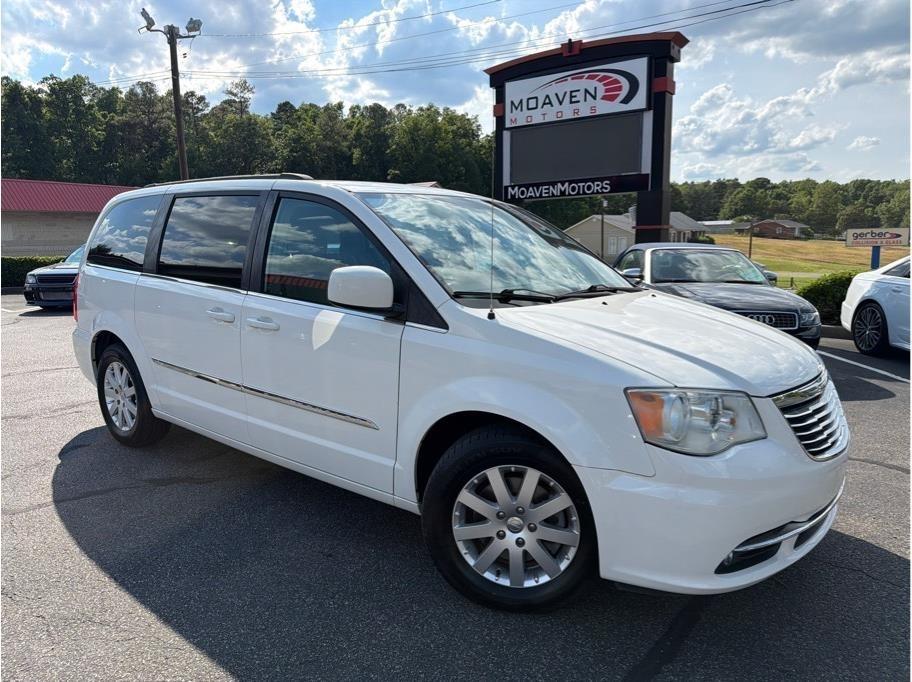 2013 Chrysler Town & Country Touring Minivan 4D