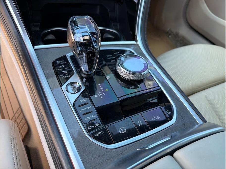 BMW 8-Series  2022