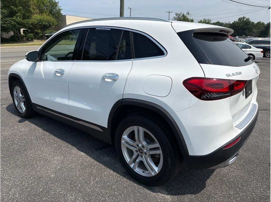 Mercedes-Benz GLA-Class  2021