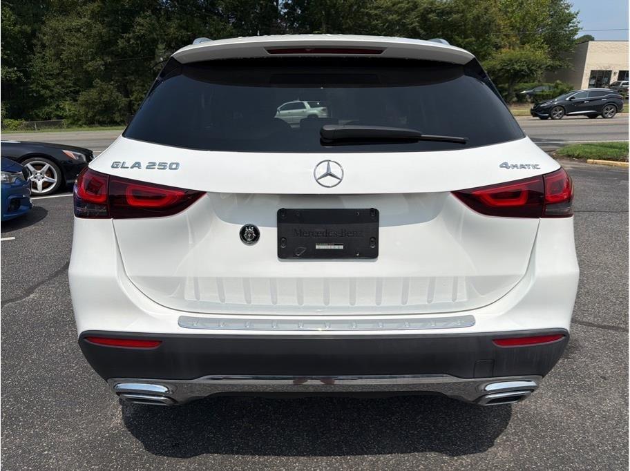 Mercedes-Benz GLA-Class  2021