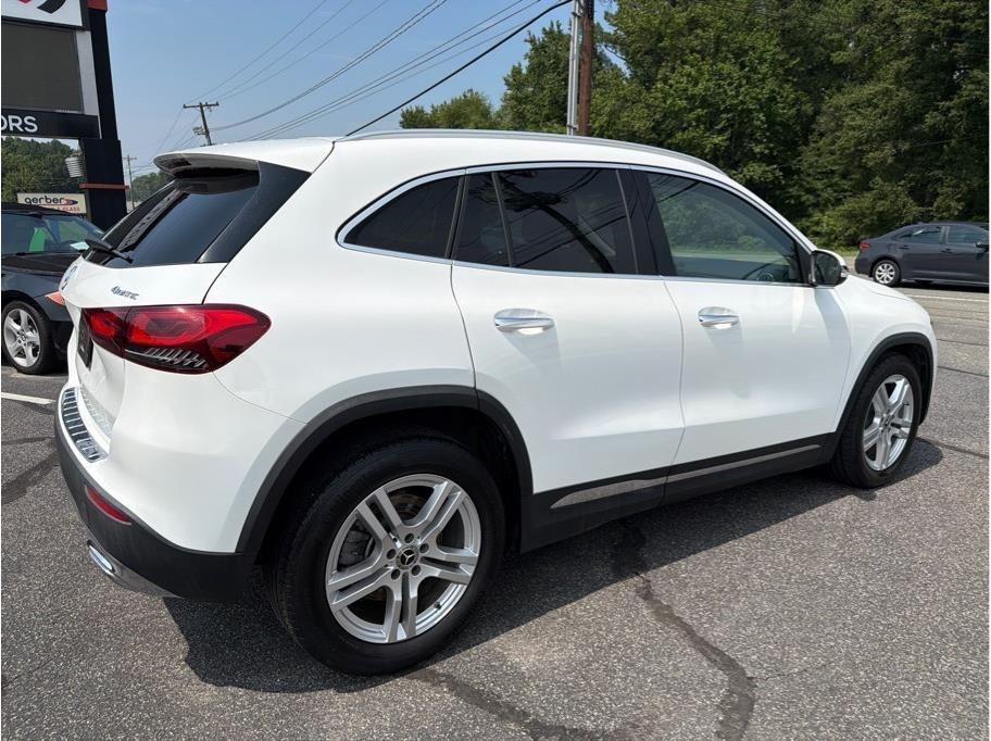 Mercedes-Benz GLA-Class  2021