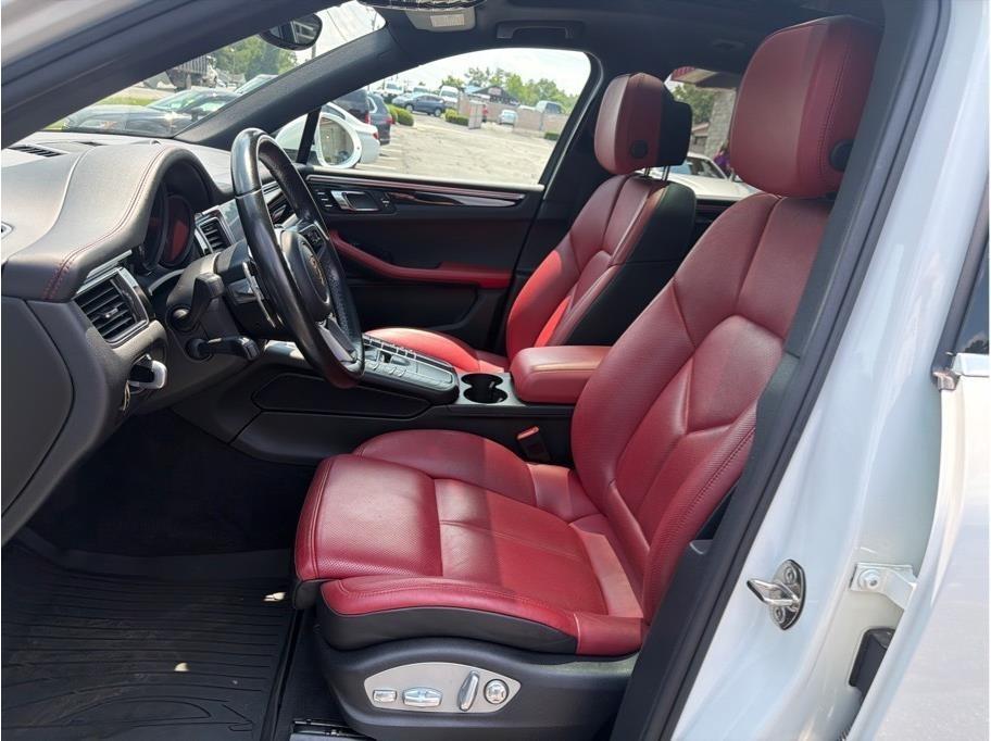 Porsche Macan  2017