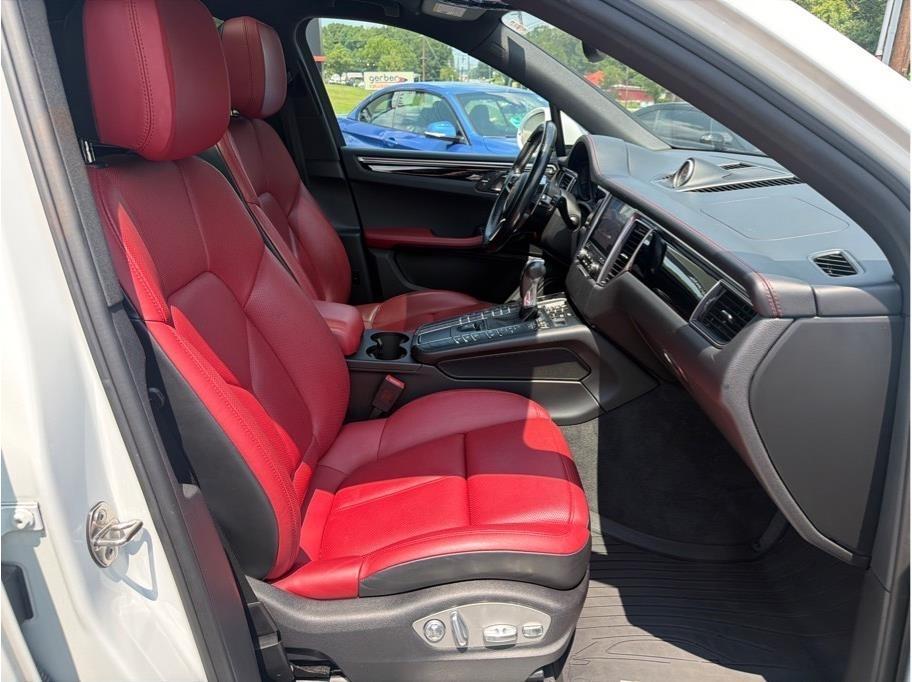 Porsche Macan  2017