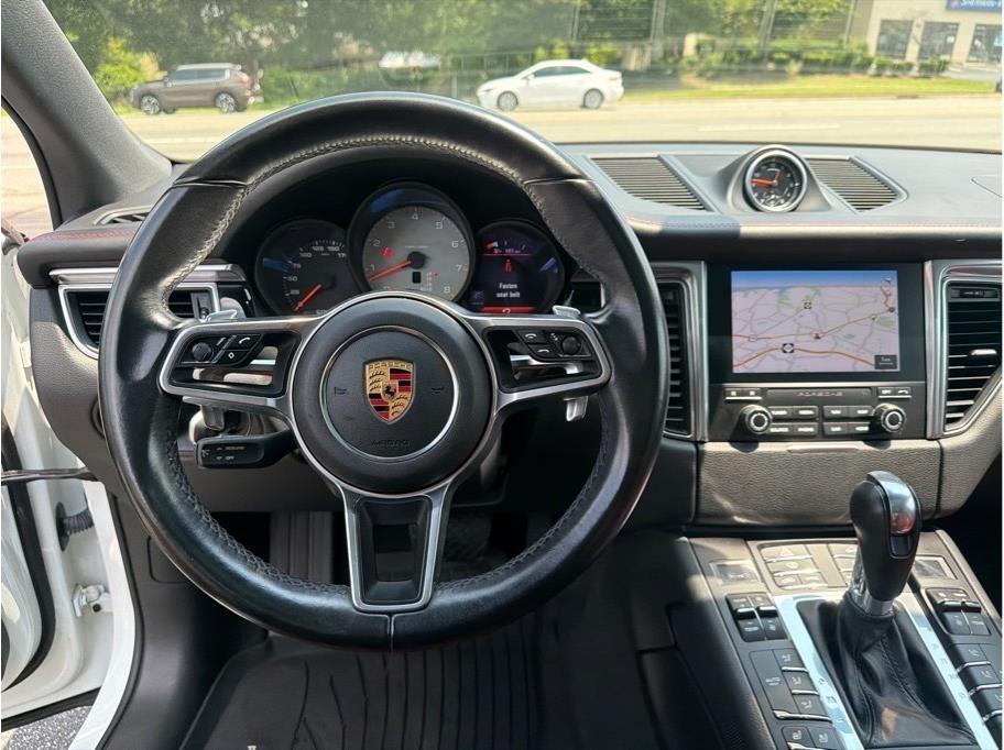 Porsche Macan  2017