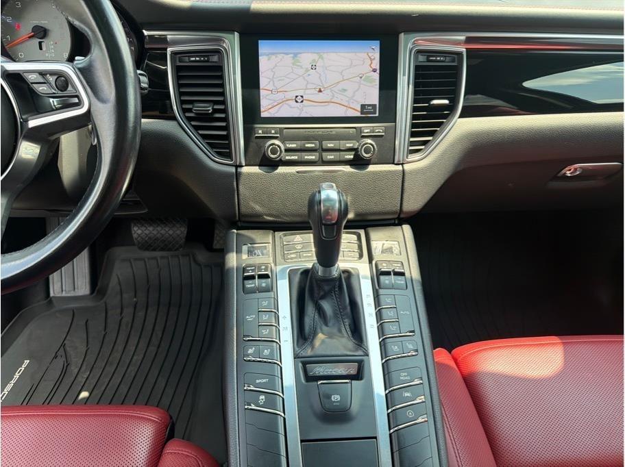 Porsche Macan  2017