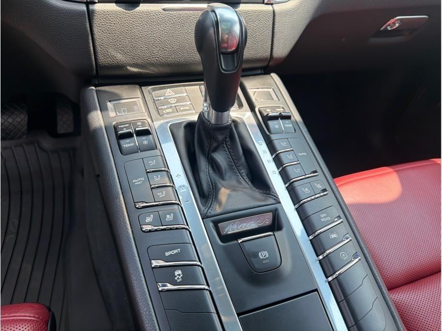 Porsche Macan  2017