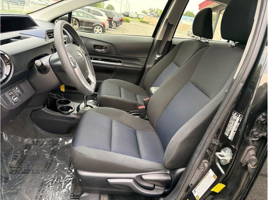 Toyota Prius c  2015
