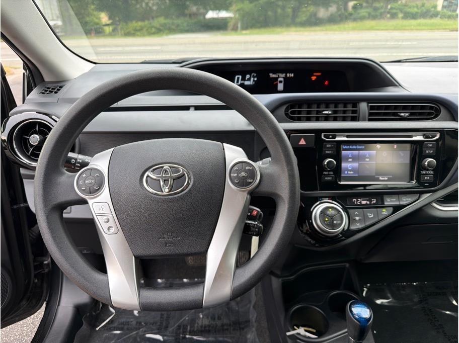 Toyota Prius c  2015