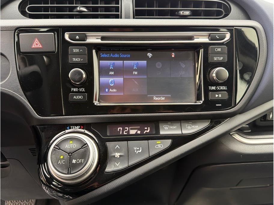 Toyota Prius c  2015