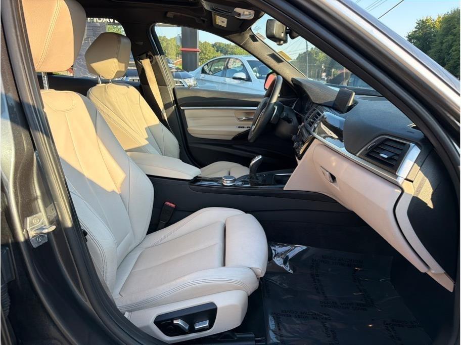 BMW 3-Series  2018