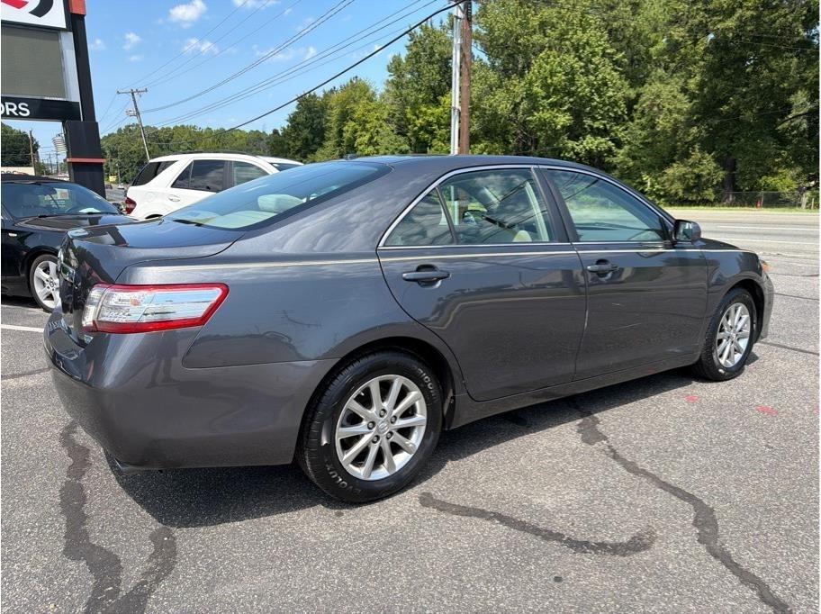 Toyota Camry Hybrid  2011