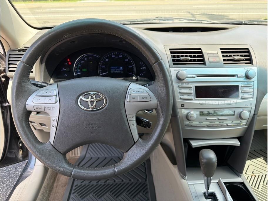 Toyota Camry Hybrid  2011