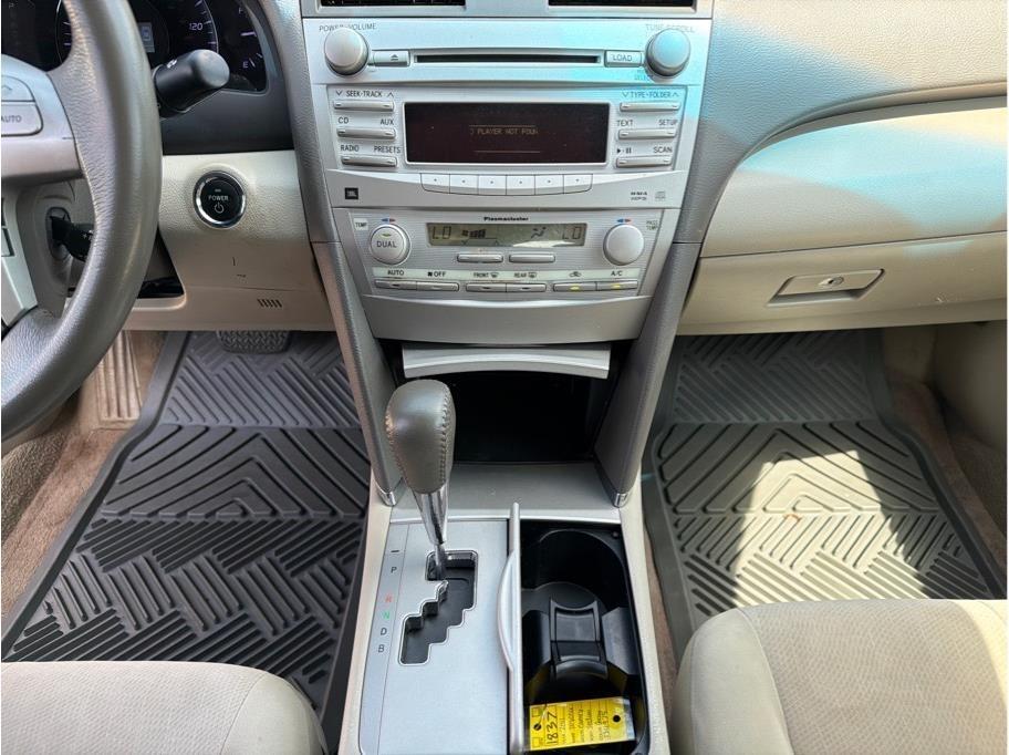 Toyota Camry Hybrid  2011