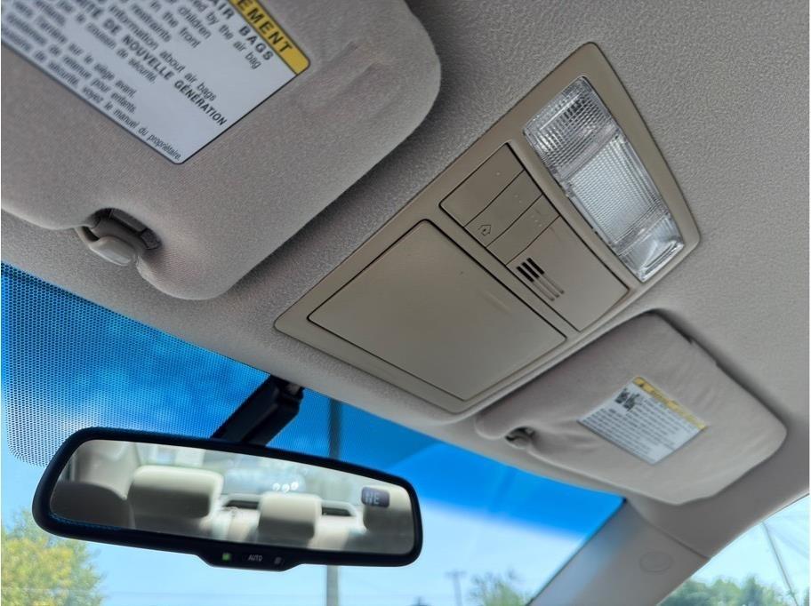 Toyota Camry Hybrid  2011