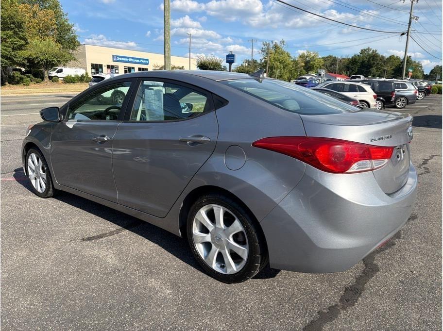 Hyundai Elantra  2012
