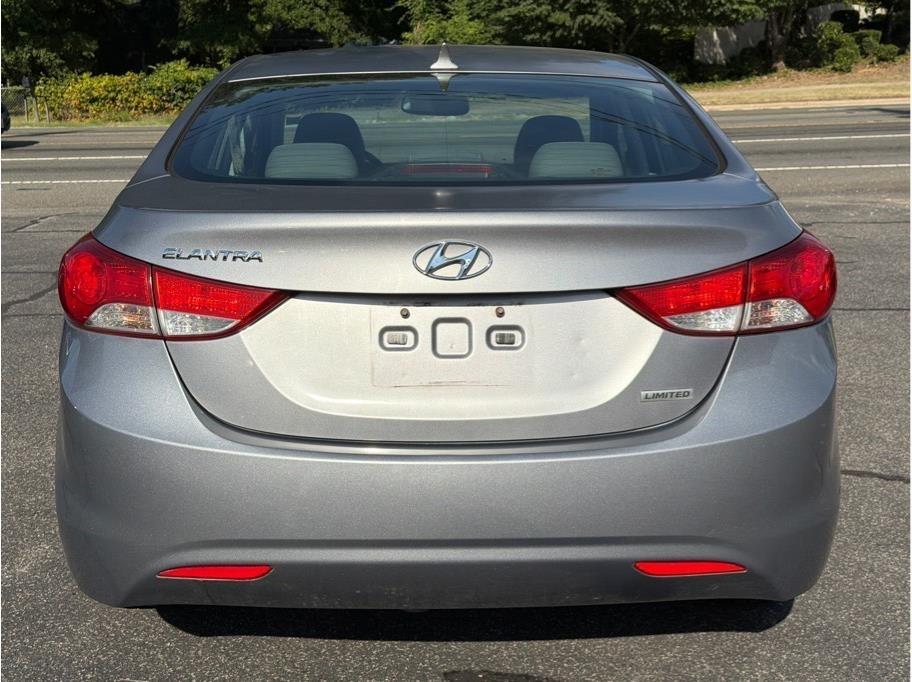 Hyundai Elantra  2012