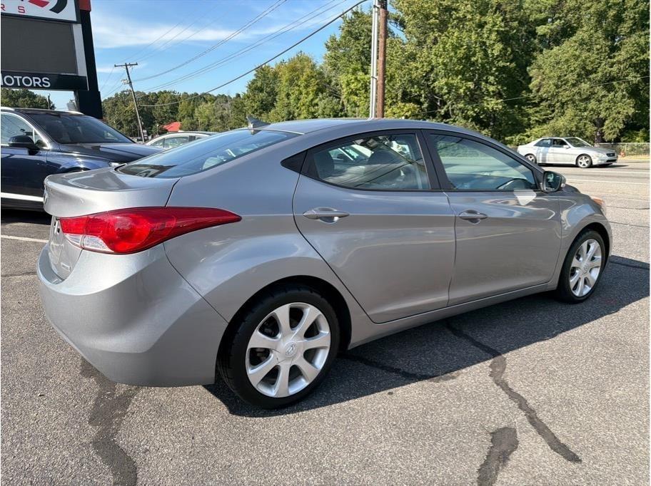 Hyundai Elantra  2012