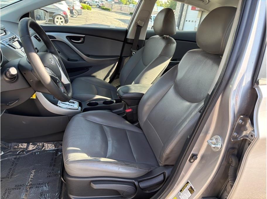 Hyundai Elantra  2012