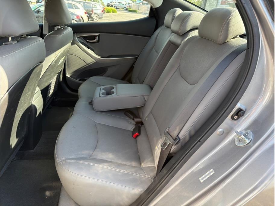 Hyundai Elantra  2012