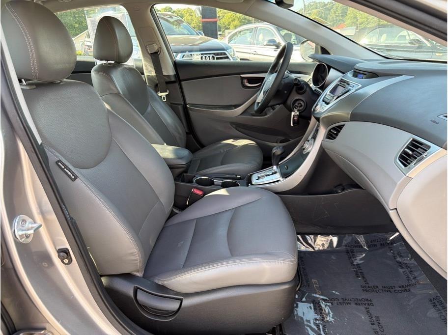 Hyundai Elantra  2012
