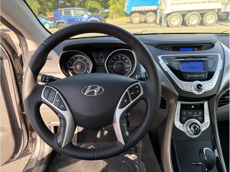 Hyundai Elantra  2012