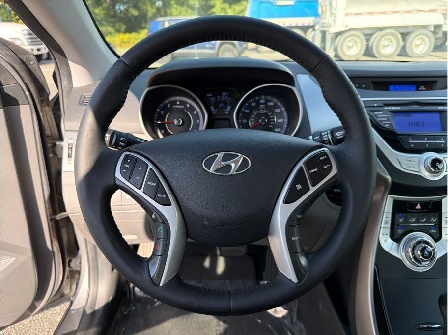Hyundai Elantra  2012