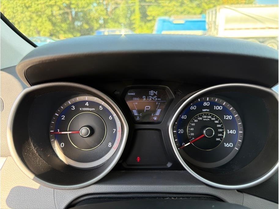 Hyundai Elantra  2012