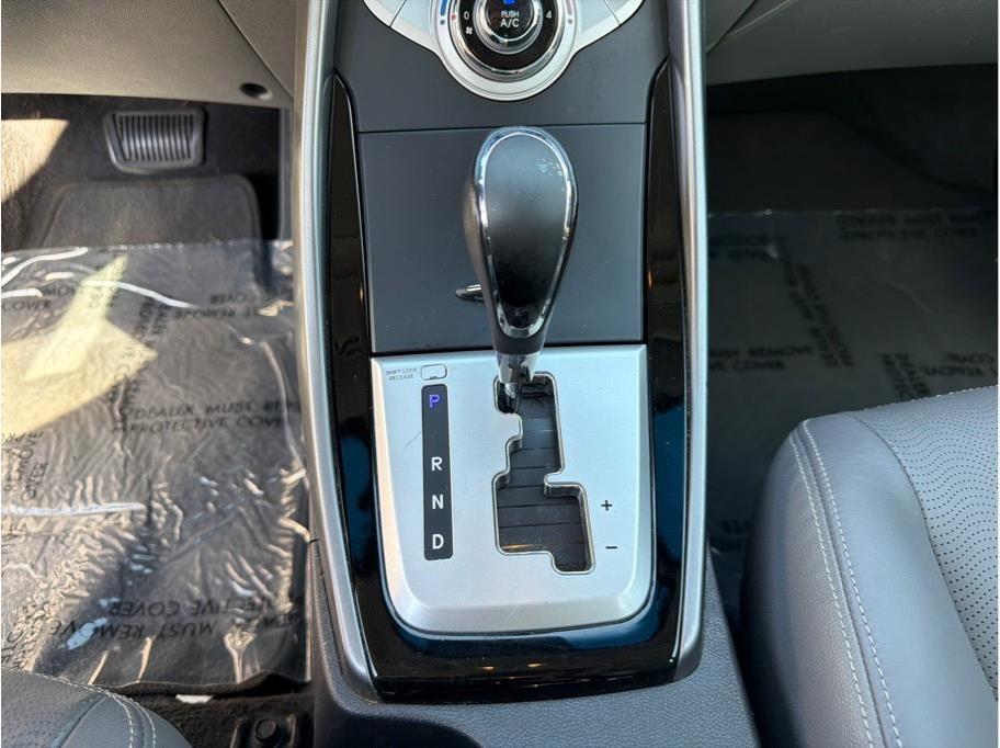 Hyundai Elantra  2012