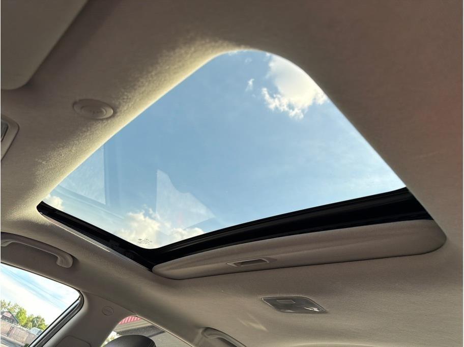 Hyundai Elantra  2012