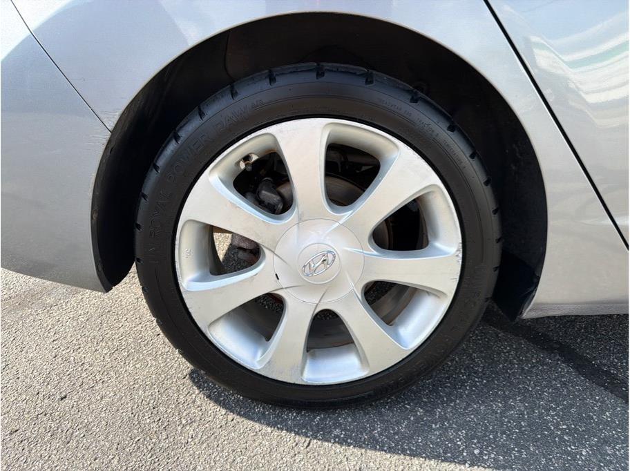 Hyundai Elantra  2012