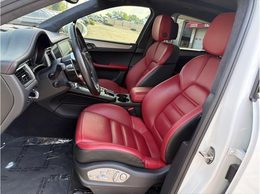 Porsche Macan photo 12