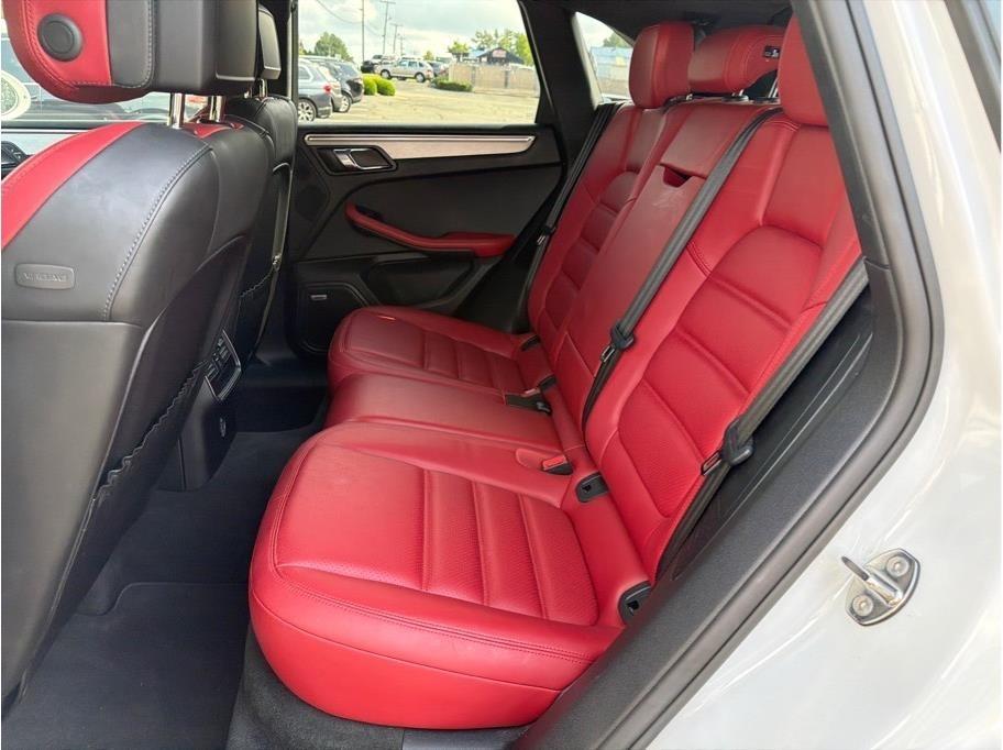 Porsche Macan photo 13