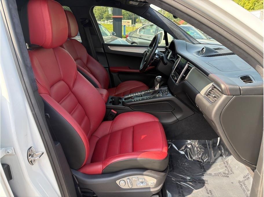 Porsche Macan photo 14