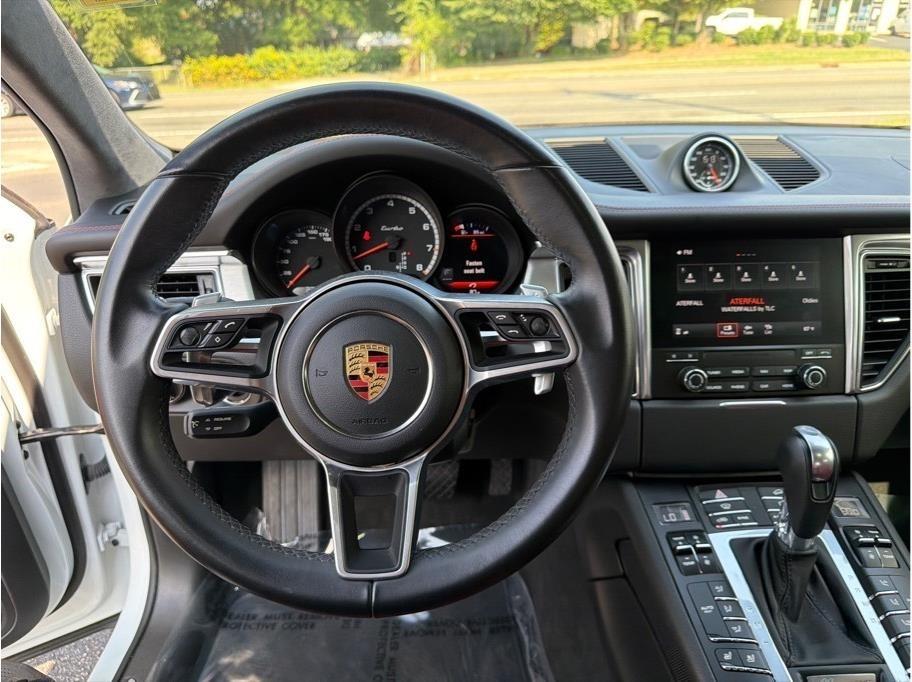Porsche Macan photo 15