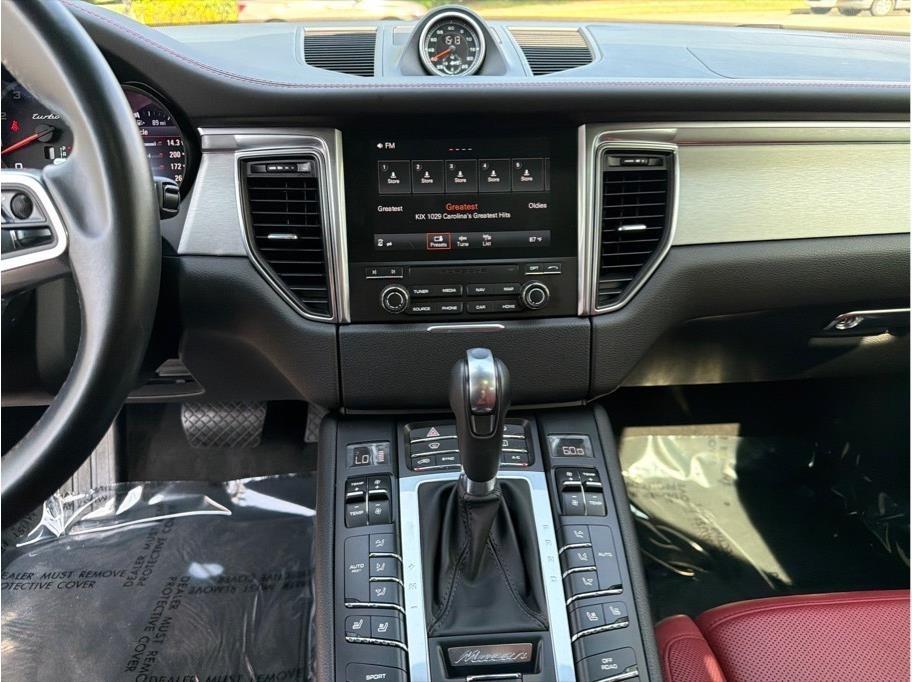 Porsche Macan photo 18