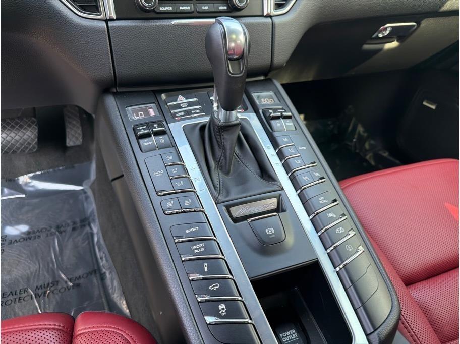 Porsche Macan photo 20