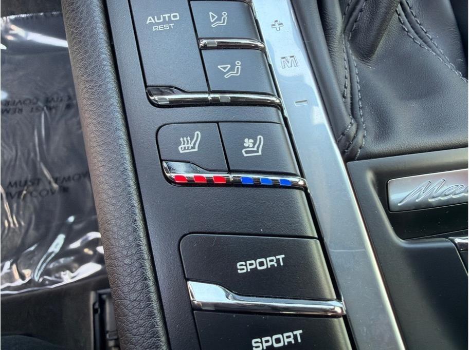 Porsche Macan photo 21