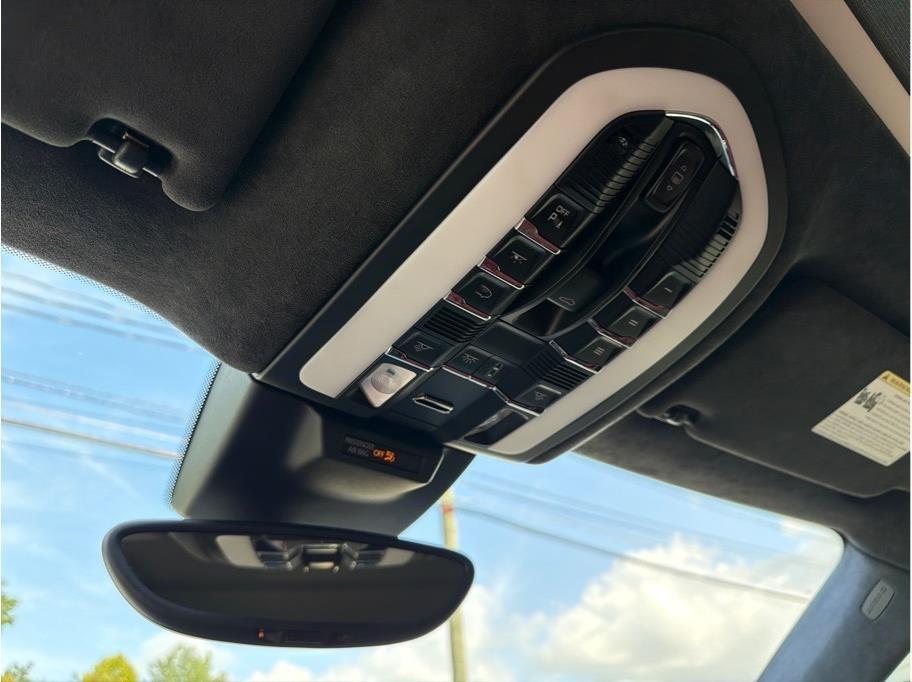 Porsche Macan photo 22