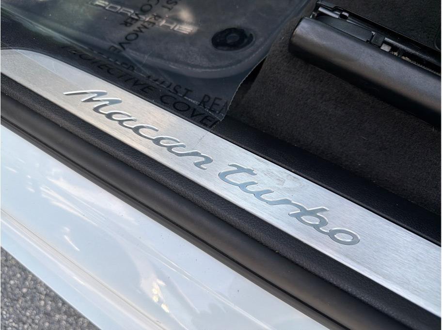 Porsche Macan photo 26