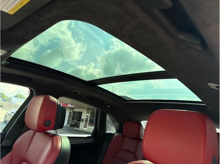 Porsche Macan photo 28