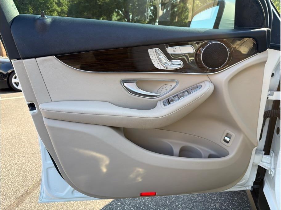 Mercedes-Benz GLC-Class  2021