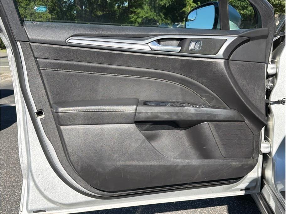 Ford Fusion photo 8