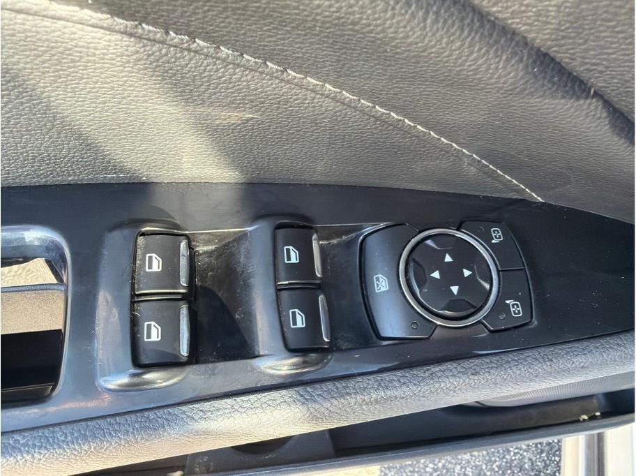 Ford Fusion photo 9