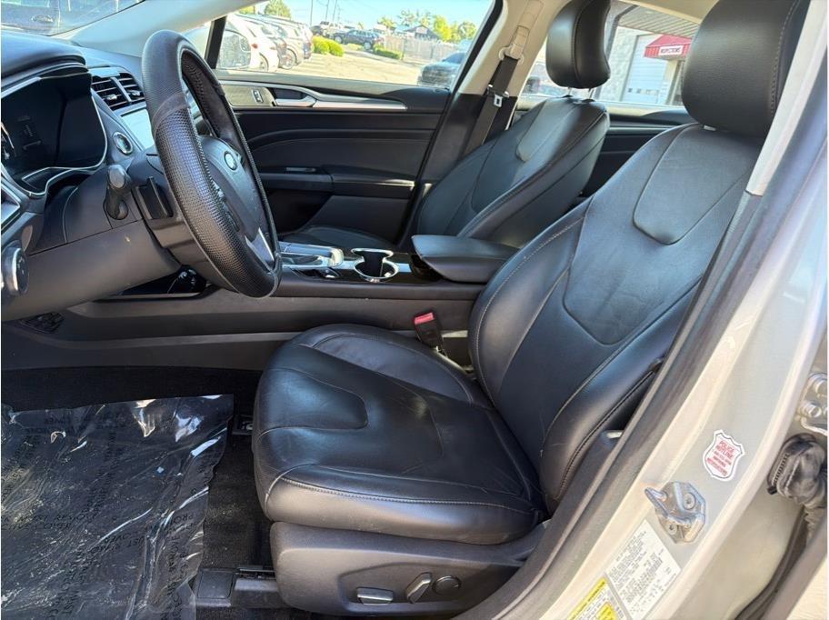 Ford Fusion photo 11