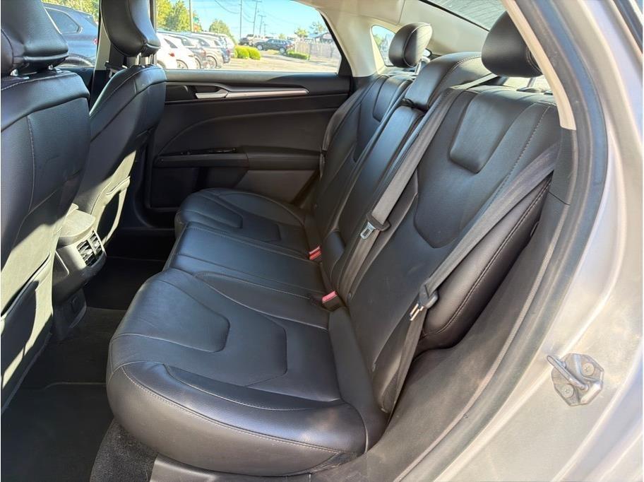 Ford Fusion photo 12