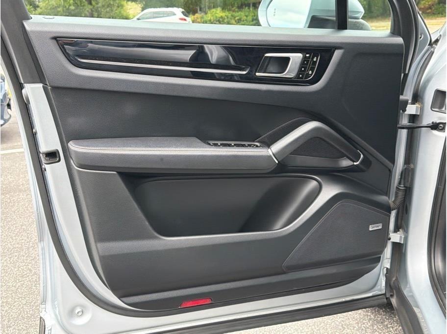 Porsche Cayenne photo 9